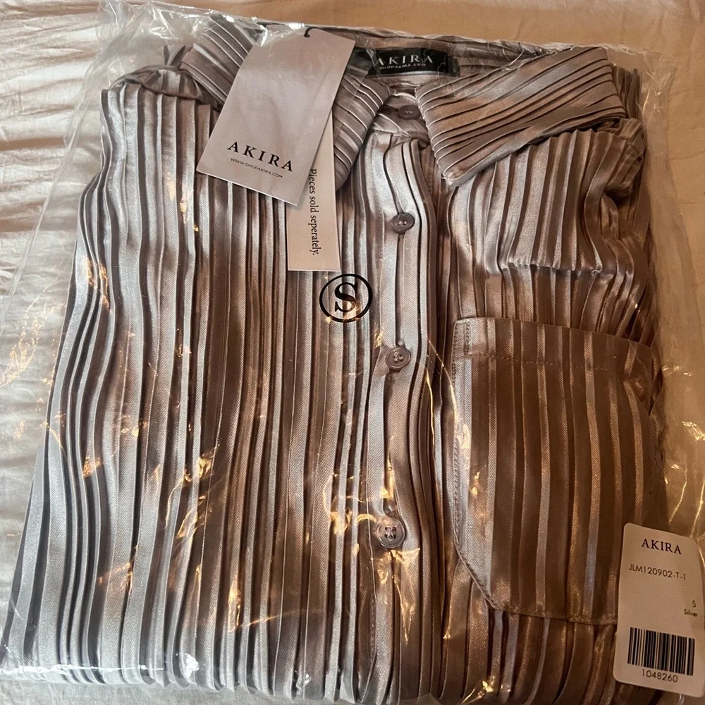 AKIRA Metallic Gray Button Down Shirt - Picture 6 of 7